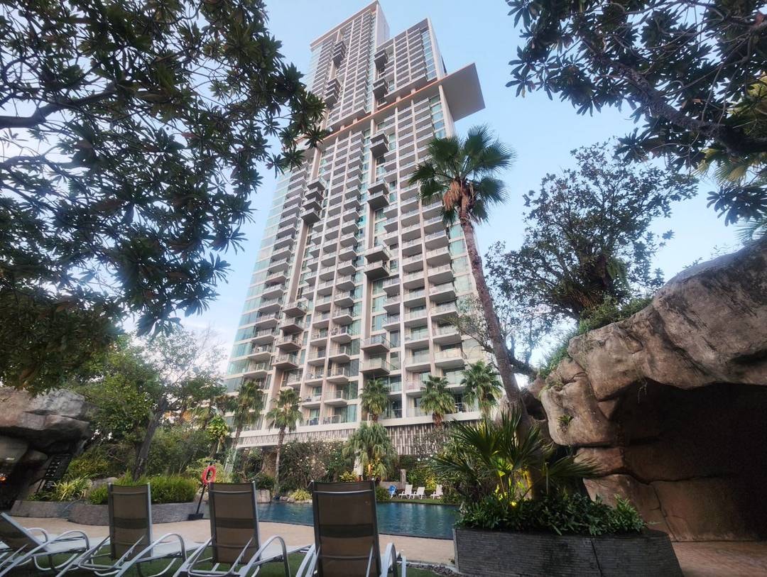 Garden View 1-bedroom Condo at The Riviera Wongamat Beach