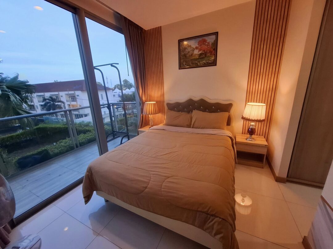 Garden View 1-bedroom Condo at The Riviera Wongamat Beach