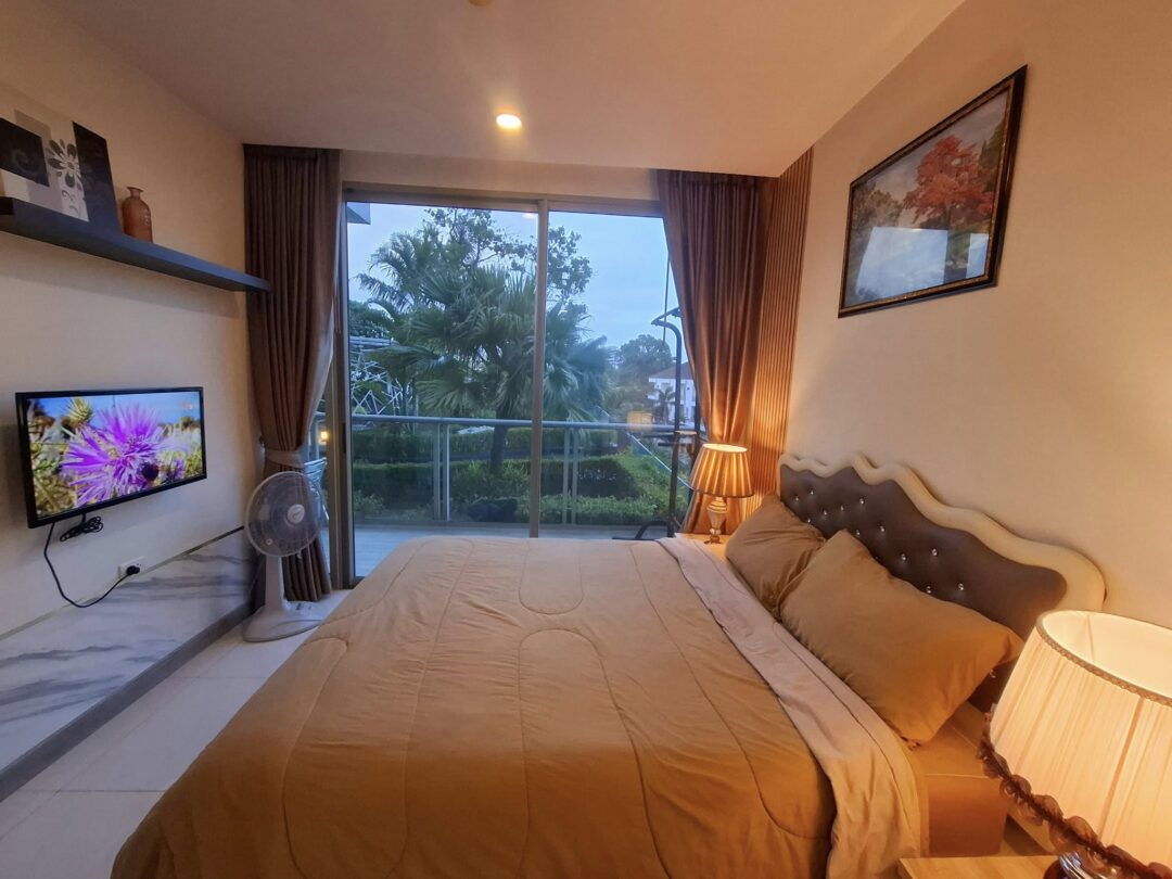 Garden View 1-bedroom Condo at The Riviera Wongamat Beach