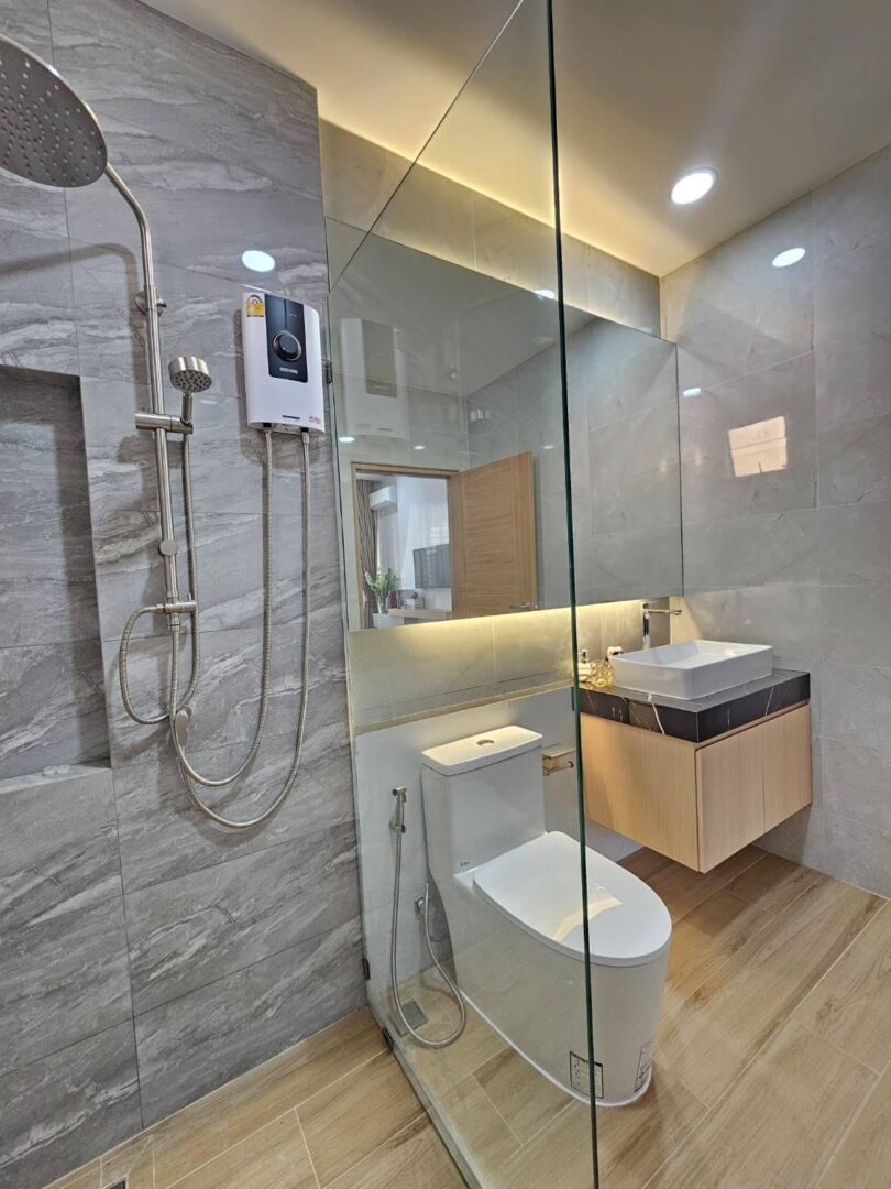 Luxury 4-Bedroom Pool Villa with Saltwater Pool, Huay Yai