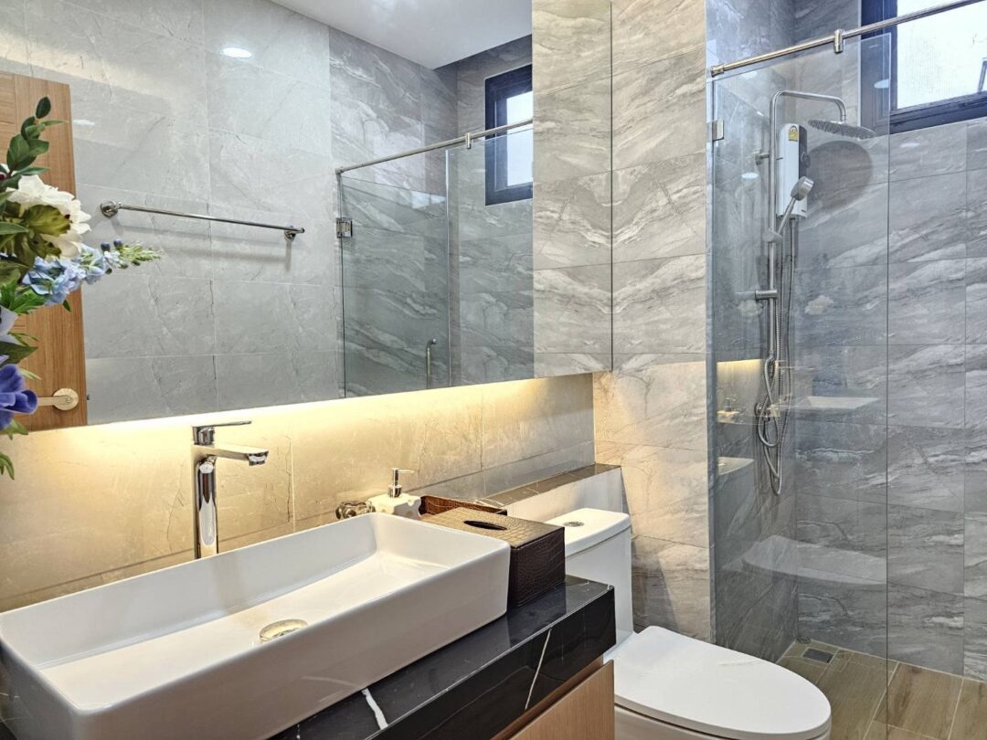 Luxury 4-Bedroom Pool Villa with Saltwater Pool, Huay Yai
