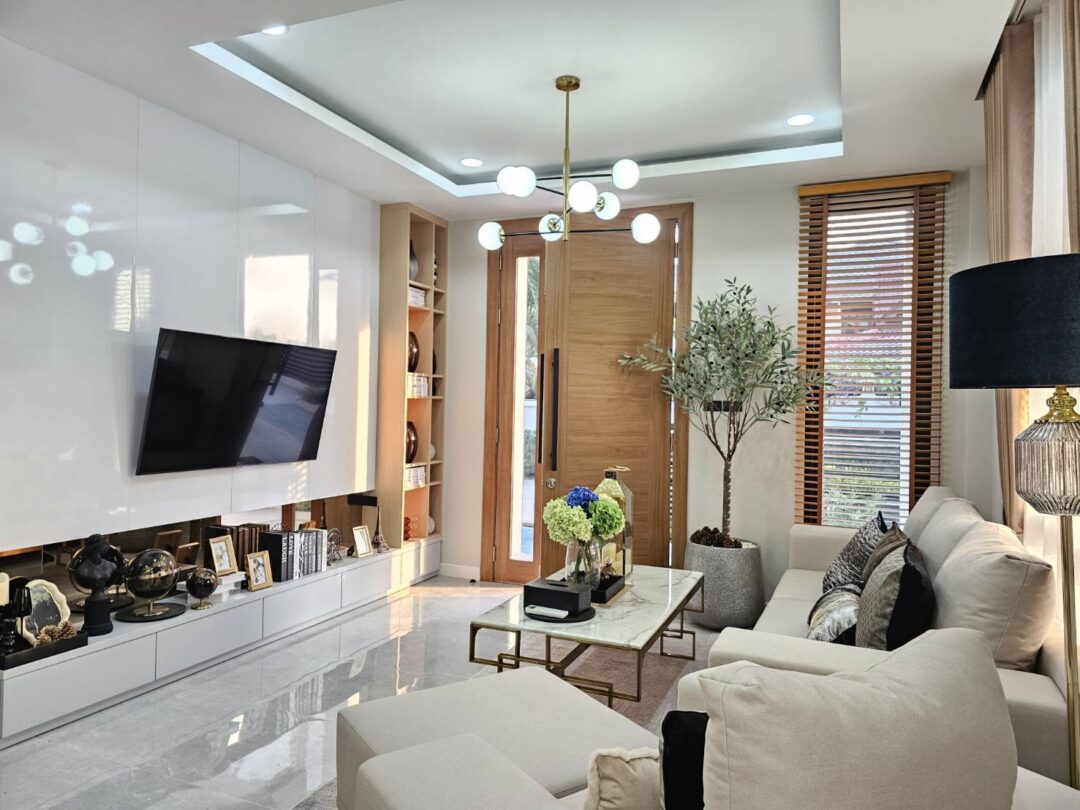 Luxury 4-Bedroom Pool Villa with Saltwater Pool, Huay Yai