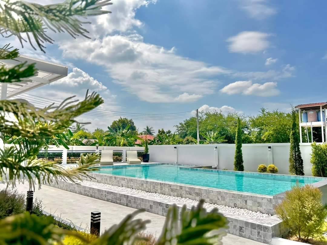 Luxury 4-Bedroom Pool Villa with Saltwater Pool, Huay Yai