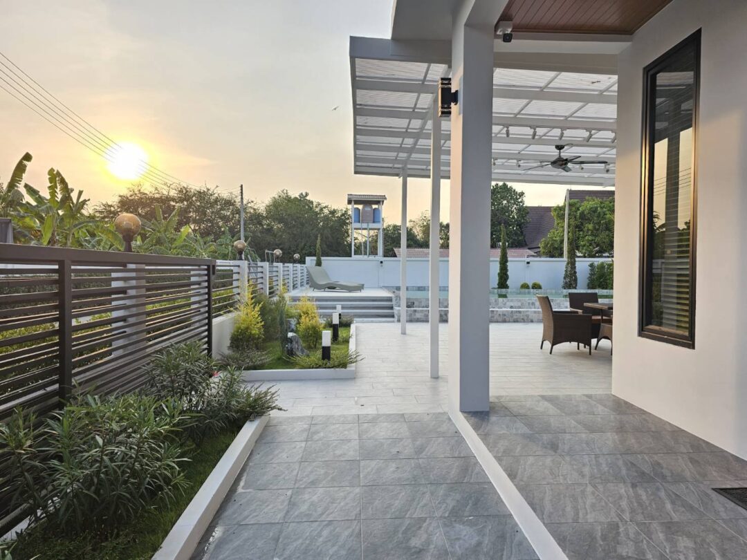 Luxury 4-Bedroom Pool Villa with Saltwater Pool, Huay Yai