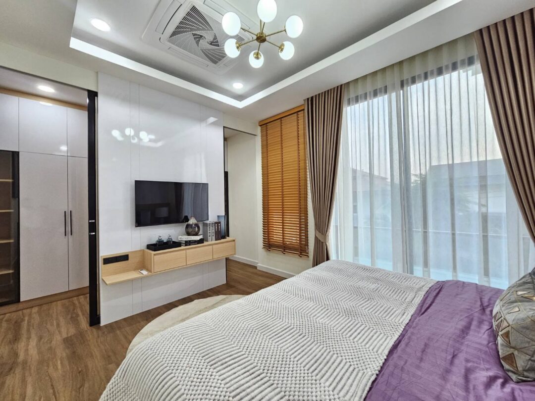 Luxury 4-Bedroom Pool Villa with Saltwater Pool, Huay Yai