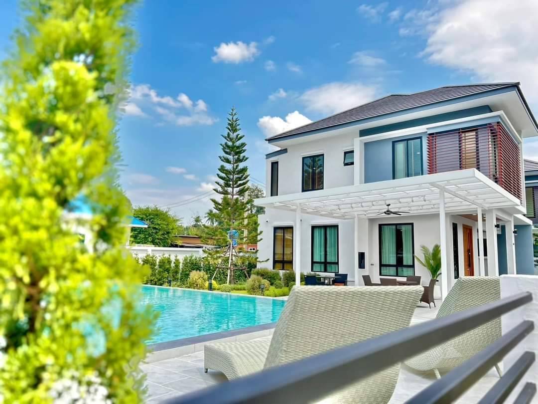 Luxury 4-Bedroom Pool Villa with Saltwater Pool, Huay Yai