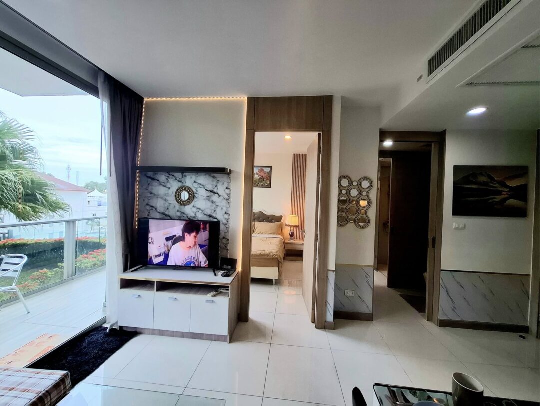 Garden View 1-bedroom Condo at The Riviera Wongamat Beach