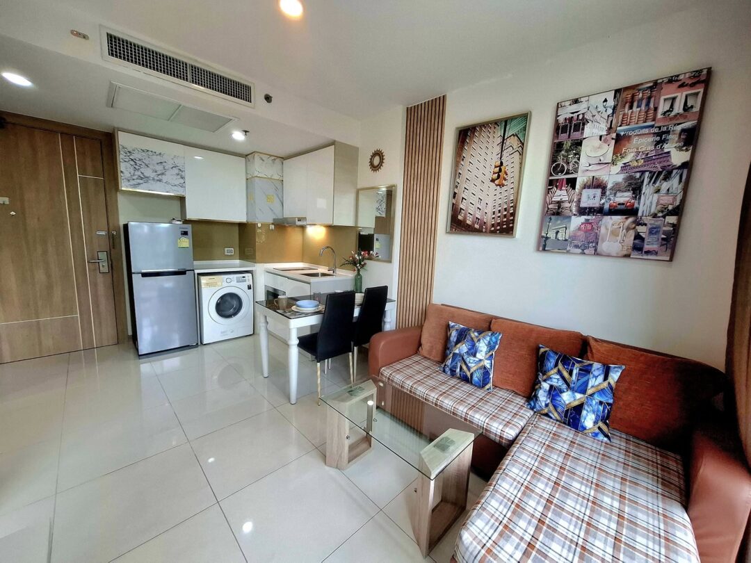 Garden View 1-bedroom Condo at The Riviera Wongamat Beach