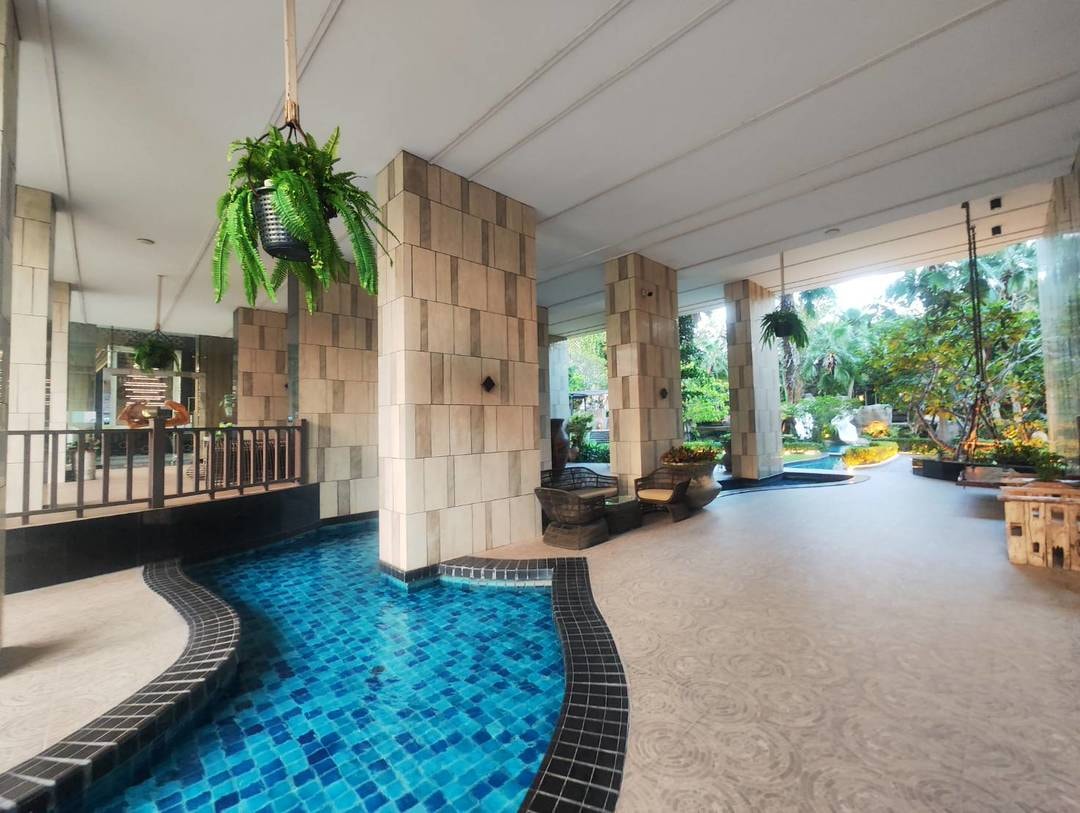 Garden View 1-bedroom Condo at The Riviera Wongamat Beach