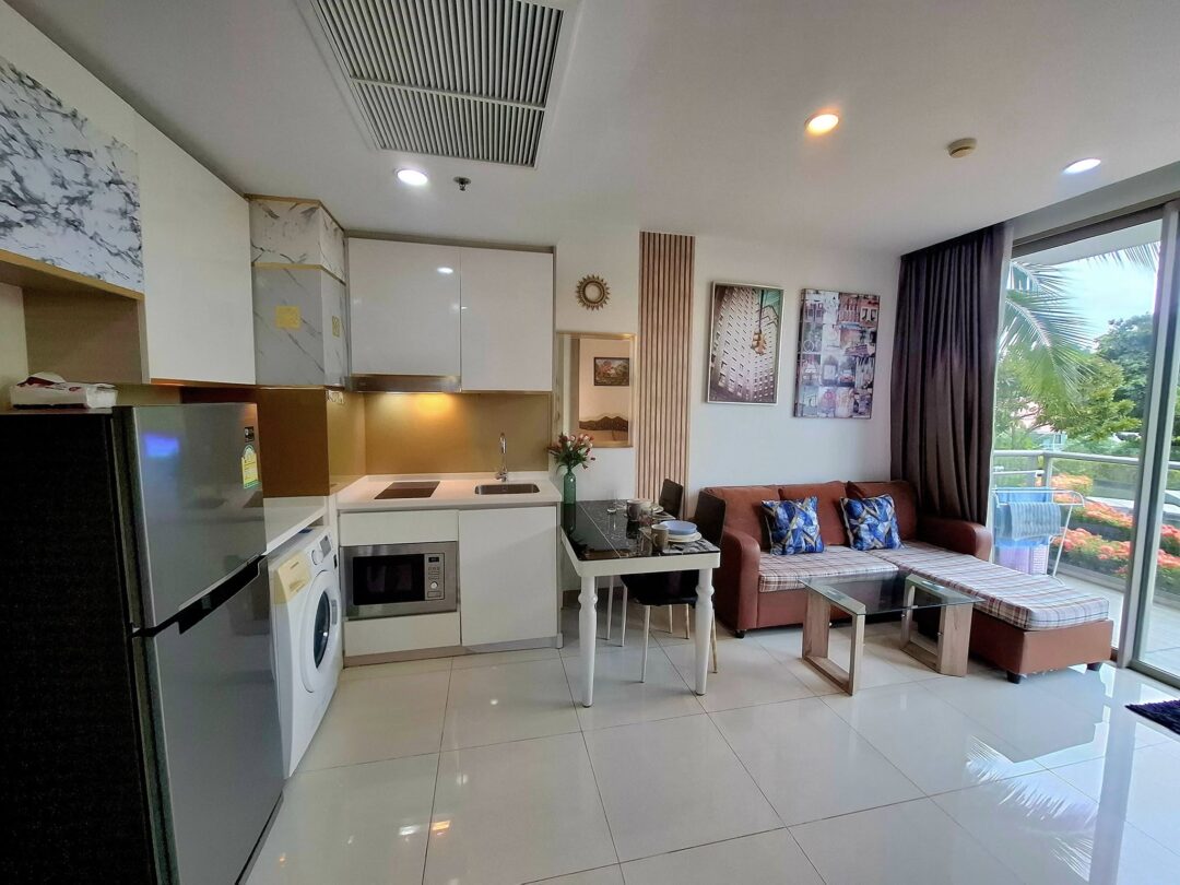 Garden View 1-bedroom Condo at The Riviera Wongamat Beach