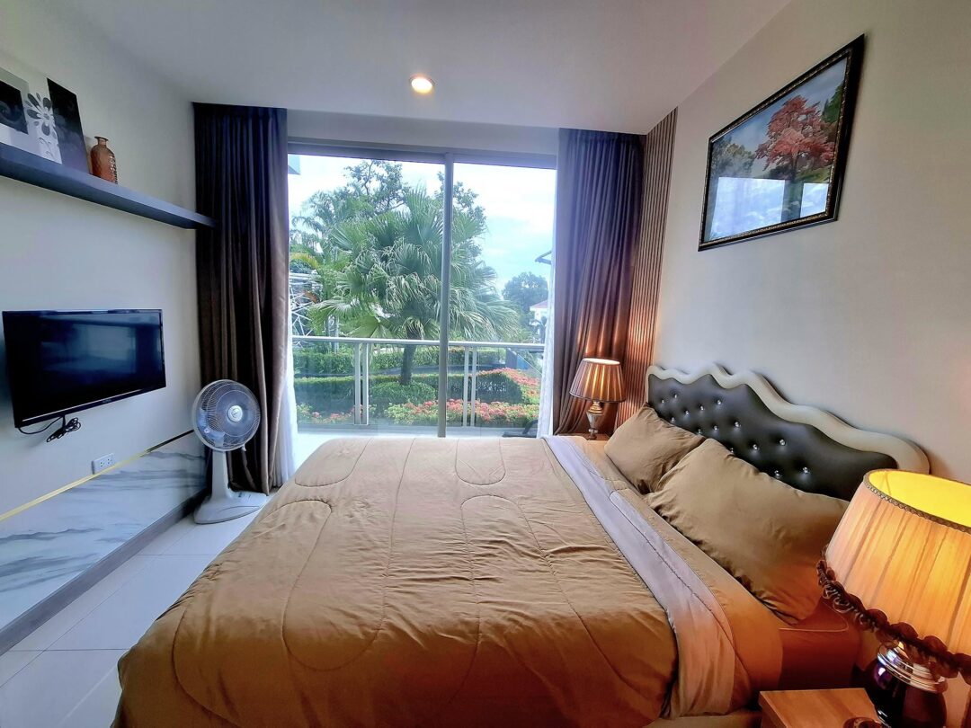 Garden View 1-bedroom Condo at The Riviera Wongamat Beach