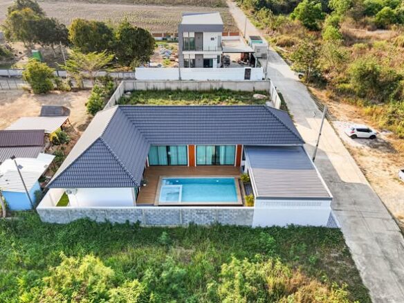 3-bedroom Beachside Pool Villa in Bang Saray