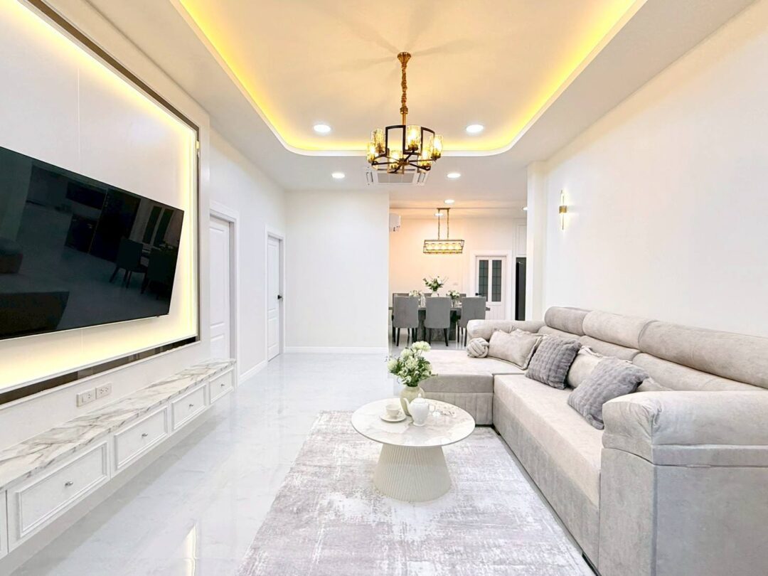 699429903_27057817113879290_336789654747200204_n Elegant 3-bedroom Pool Villa at Pattaya Tropical Village Phase 2, East Pattaya