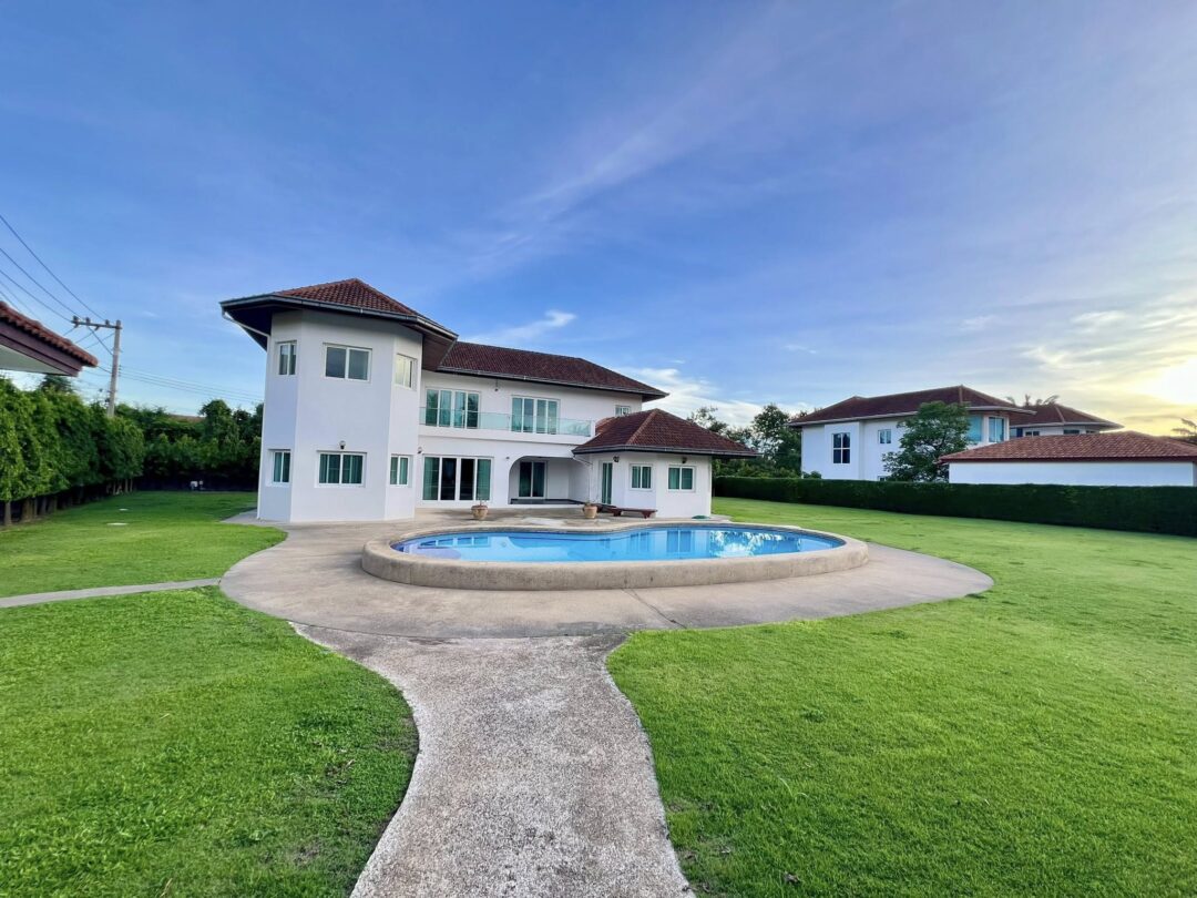 699968505_4630971753892876_1737643714235240934_n Pet-Friendly 5-bedroom Pool Villa Near Mabprachan Lake