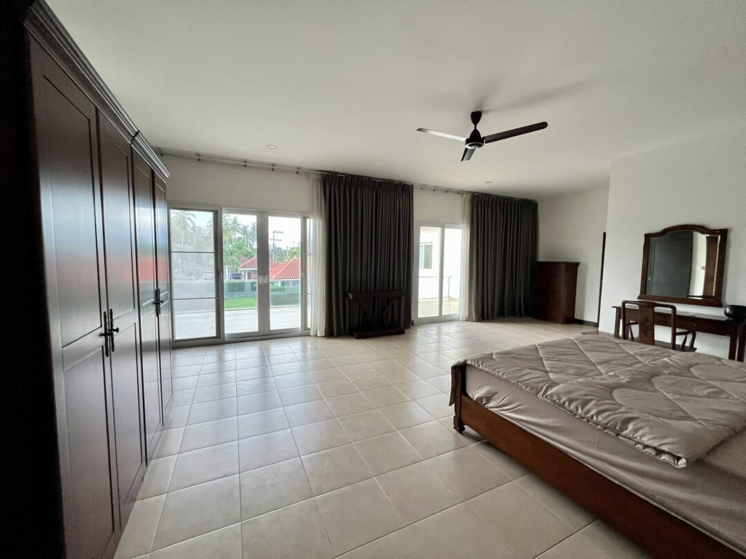 700069920_4630972170559501_1692072545778014842_n Pet-Friendly 5-bedroom Pool Villa Near Mabprachan Lake