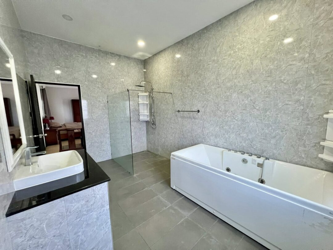 700091750_4630969863893065_1397868451135434942_n Pet-Friendly 5-bedroom Pool Villa Near Mabprachan Lake