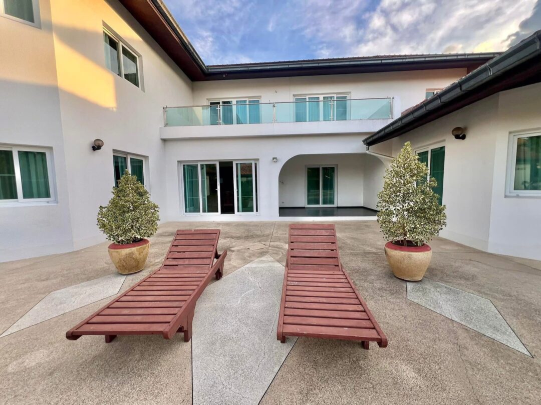 700092308_4630969830559735_5786707492438264997_n Pet-Friendly 5-bedroom Pool Villa Near Mabprachan Lake