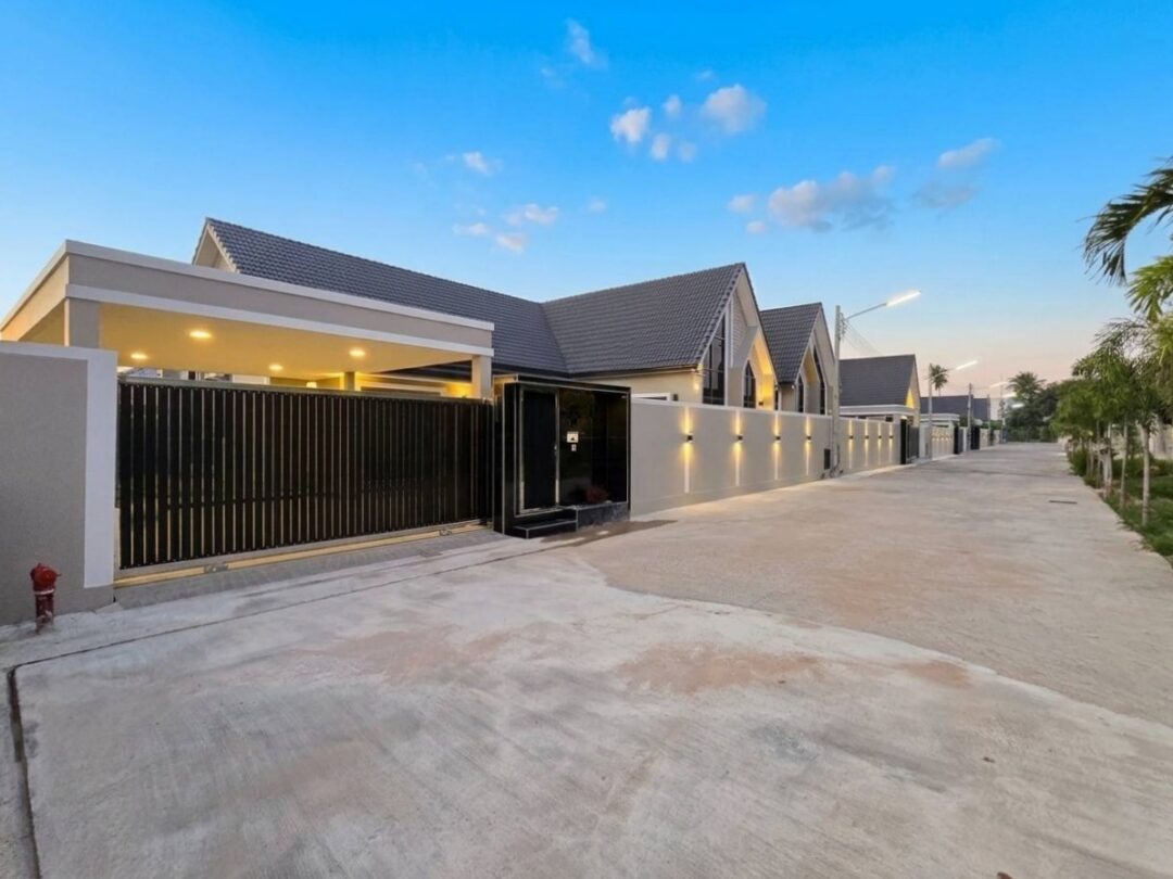 4-bedroom Luxury Pool Villa at Nordic Park Pool Villas, East Pattaya