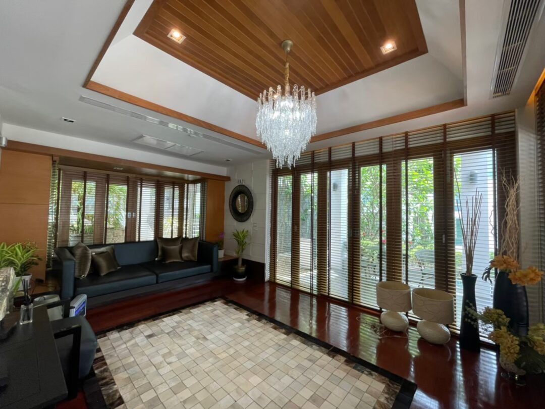700956130_969703345680687_2897217197167216862_n 5-bedroom Private Beachfront Residence in North Pattaya with Stunning Sea Views