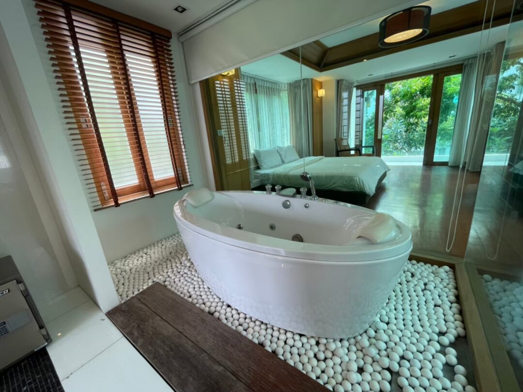 701019244_969703805680641_9221755086639780479_n 5-bedroom Private Beachfront Residence in North Pattaya with Stunning Sea Views