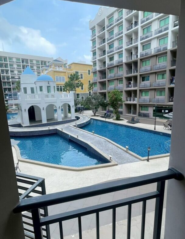 Pool View 1-bedroom Condo at Arcadia Beach Continental Pattaya with Pool View, Thap Praya