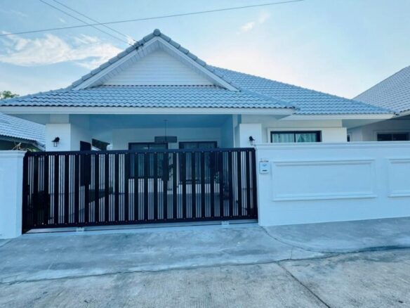 3-bedroom Charming Single House in Nong Pla Lai, Pattaya