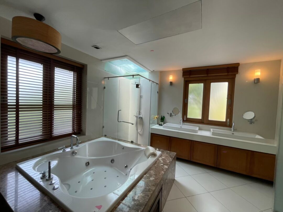 701987067_969703852347303_2328602931777172613_n 5-bedroom Private Beachfront Residence in North Pattaya with Stunning Sea Views
