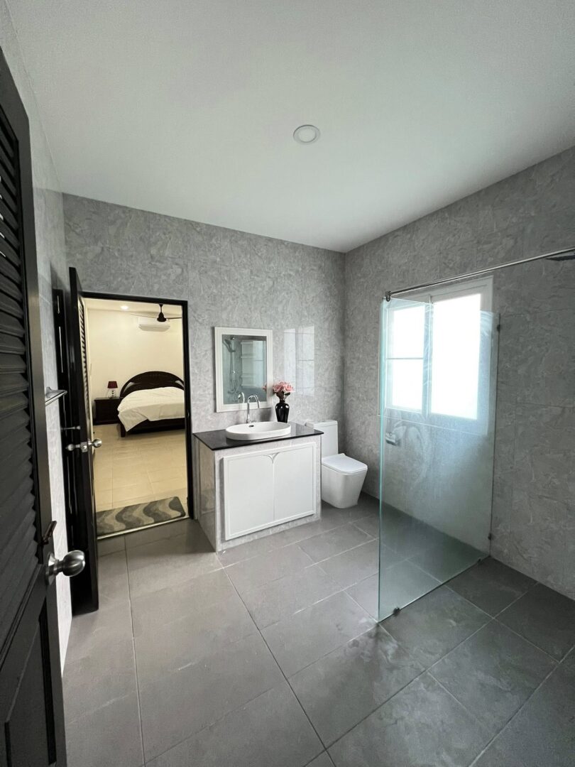 702103425_4630969913893060_322269436919458828_n Pet-Friendly 5-bedroom Pool Villa Near Mabprachan Lake