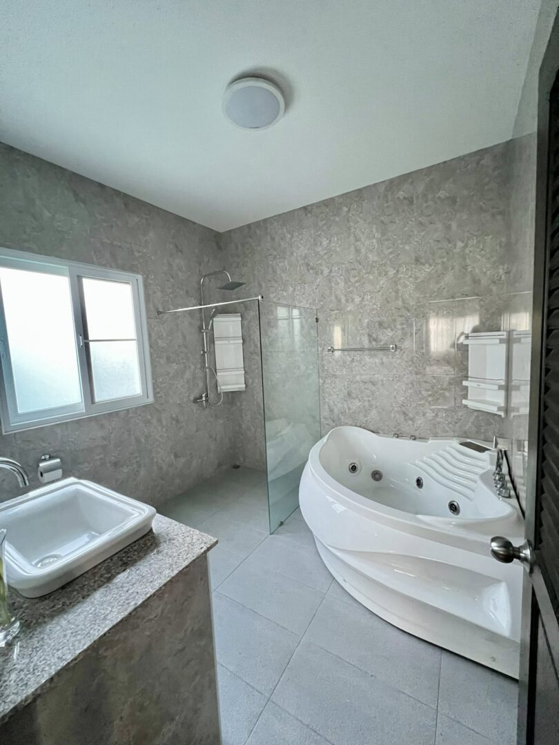 702107204_4630970883892963_2264914141354410518_n Pet-Friendly 5-bedroom Pool Villa Near Mabprachan Lake
