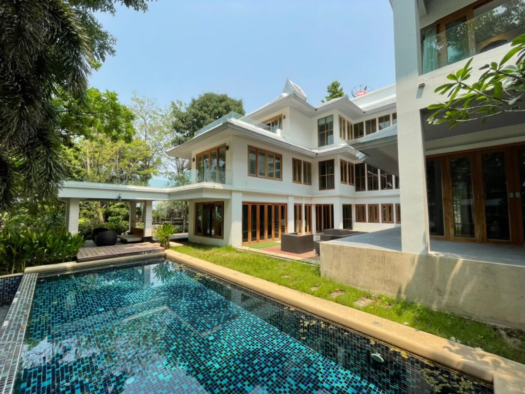 704327428_969704429013912_2255042674388220689_n 5-bedroom Private Beachfront Residence in North Pattaya with Stunning Sea Views