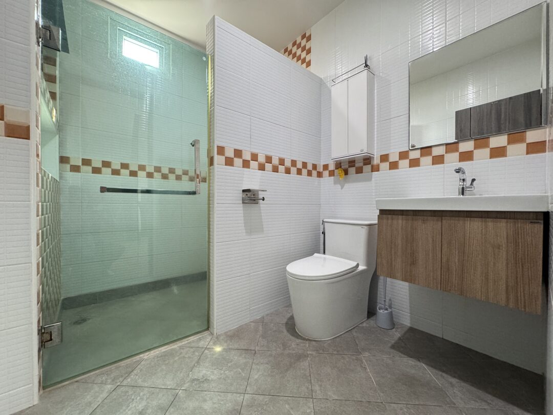 IMG_9777 Spacious 4-Bedroom Standalone Single House in Huay Yai