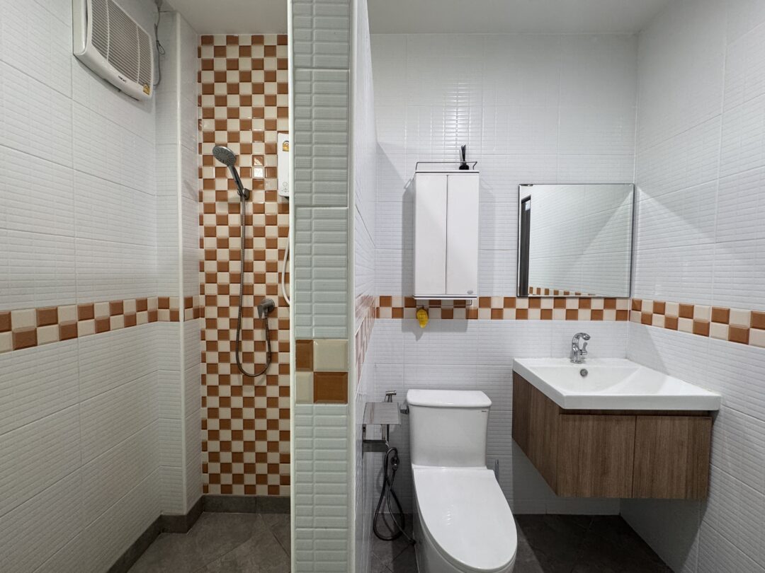 IMG_9780 Spacious 4-Bedroom Standalone Single House in Huay Yai