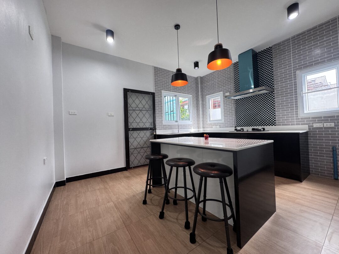 IMG_9781 Spacious 4-Bedroom Standalone Single House in Huay Yai