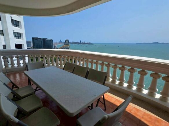 คอนโดมิเนียม 3 ห้องนอน พื้นที่กว้างขวาง พร้อมวิวทะเลแบบพาโนรามาที่ Sky Beach Wongamat