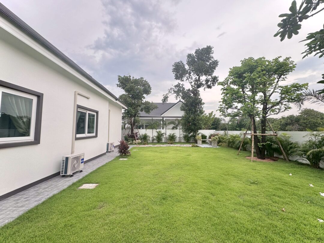 Spacious Modern Home 3-bedroom with Large Garden Area