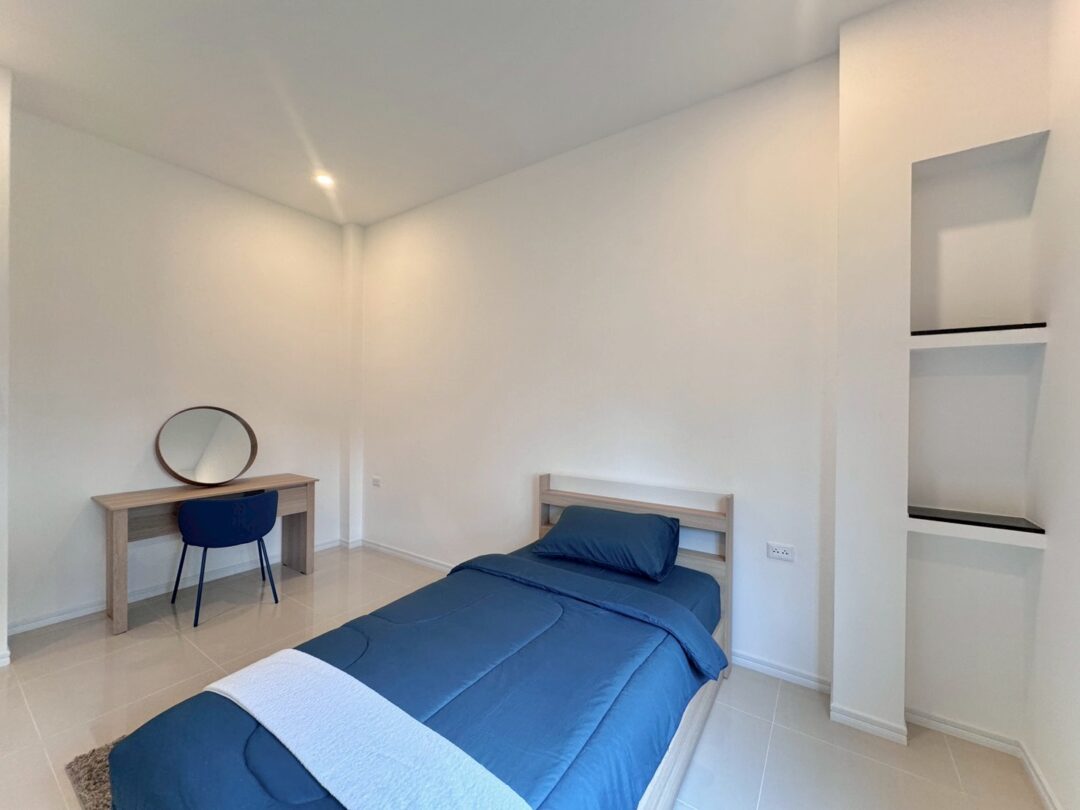 Spacious Modern Home 3-bedroom with Large Garden Area