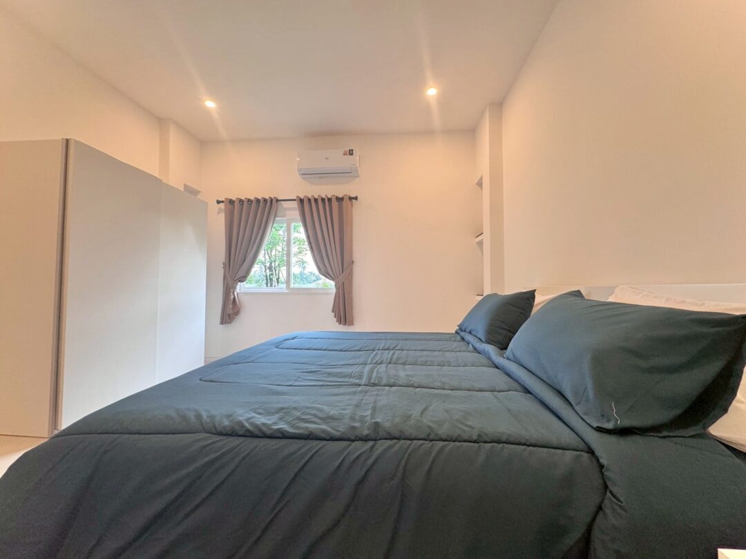 Spacious Modern Home 3-bedroom with Large Garden Area