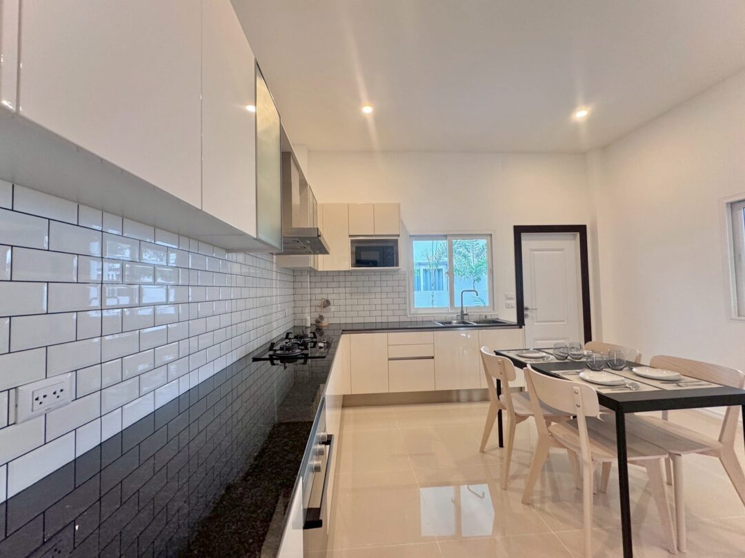 Spacious Modern Home 3-bedroom with Large Garden Area