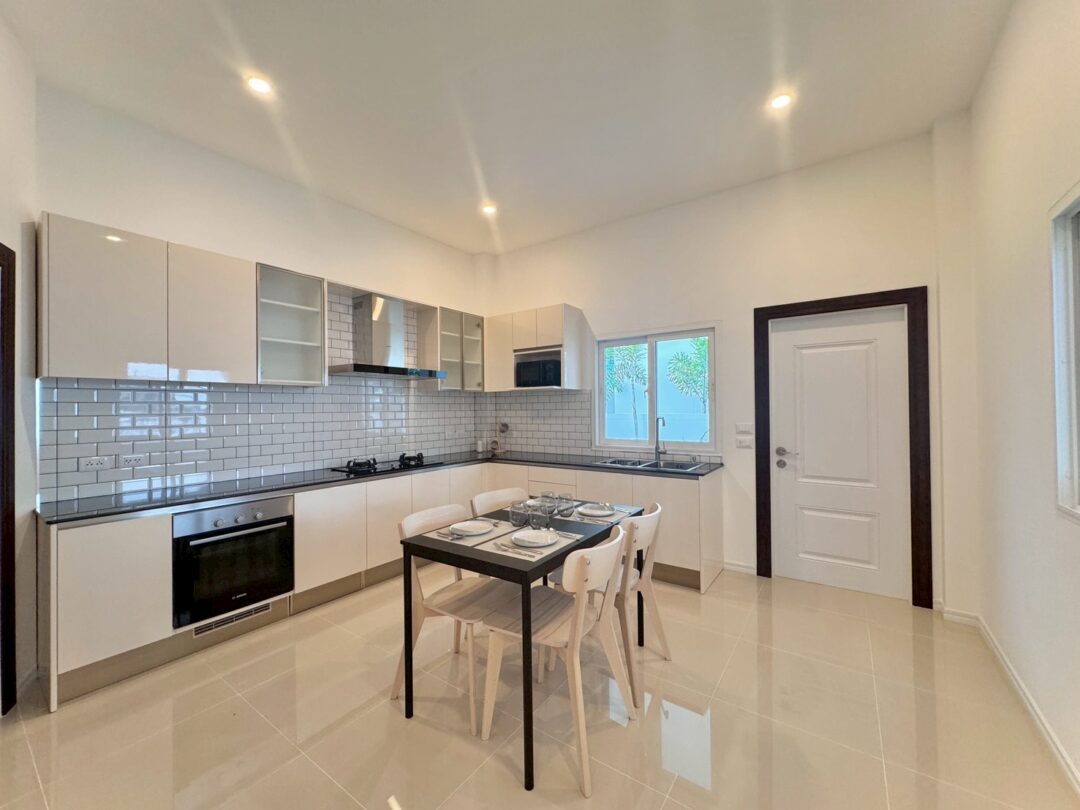 Spacious Modern Home 3-bedroom with Large Garden Area