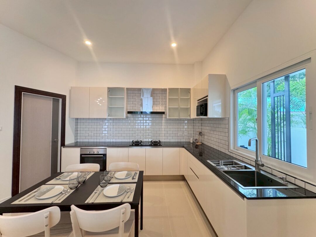 Spacious Modern Home 3-bedroom with Large Garden Area