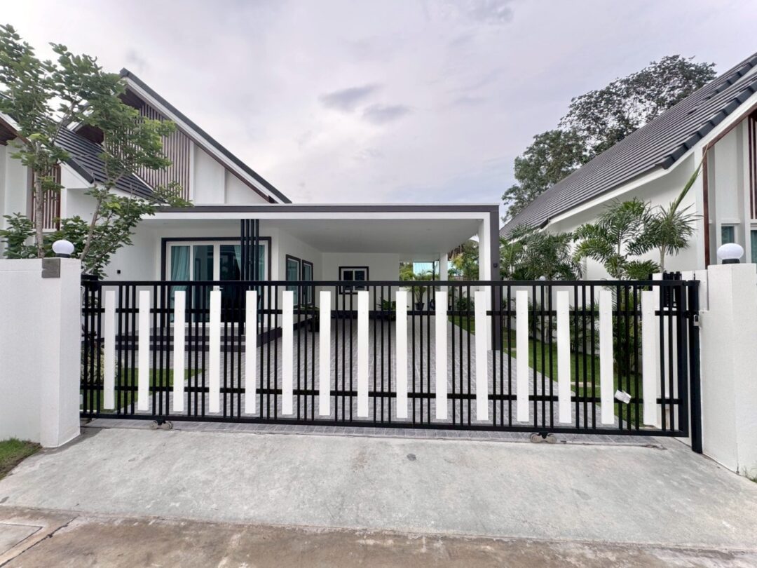 Spacious Modern Home 3-bedroom with Large Garden Area