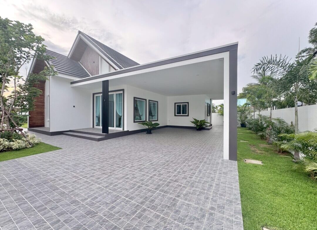 Spacious Modern Home 3-bedroom with Large Garden Area