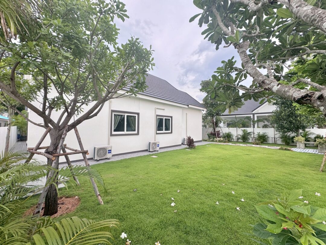 Spacious Modern Home 3-bedroom with Large Garden Area