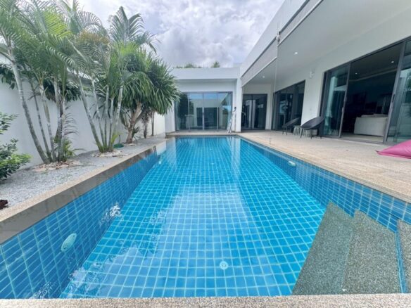 3-bedroom Pet-Friendly Villa at Palm Lakeside Villas with Spacious Living Area
