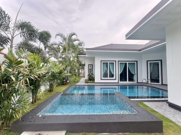 Elegant 3-Bedroom Pool Villa in Pong, Pattaya