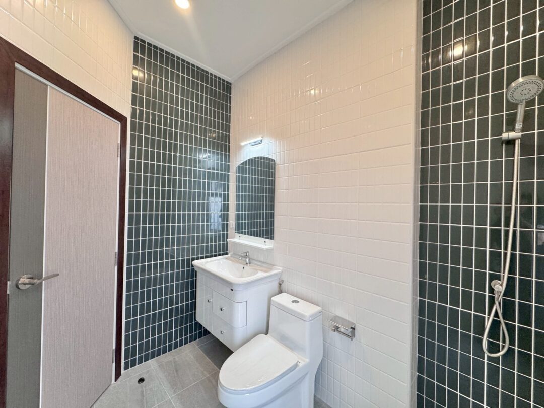 Stylish 3-Bedroom Modern Home in Pong, Pattaya