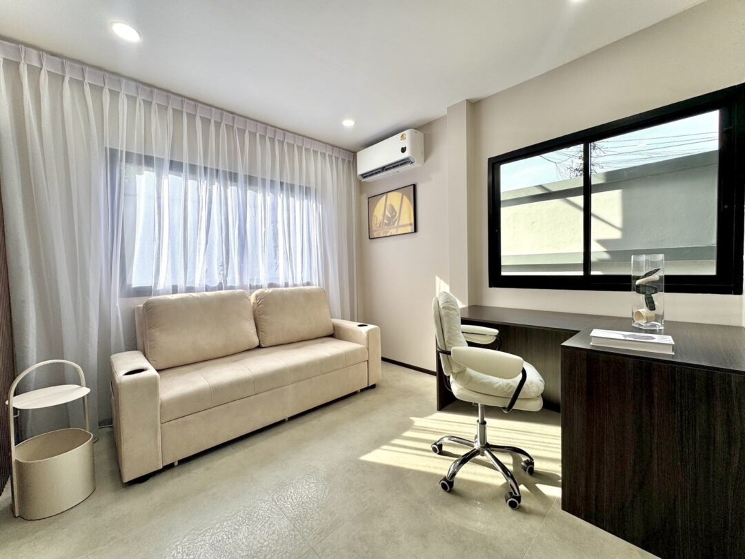 Spacious 5-bedroom Family Home in Country Club Village – Prime East Pattaya Location