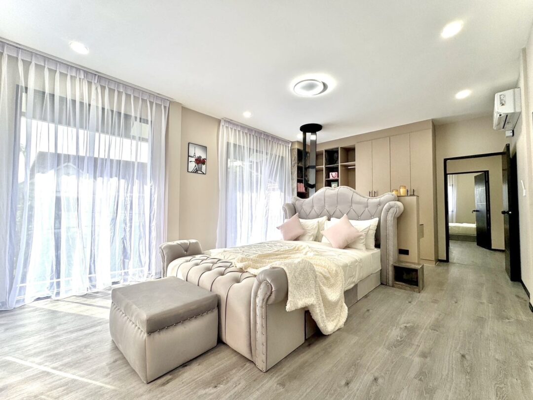 Spacious 5-bedroom Family Home in Country Club Village – Prime East Pattaya Location