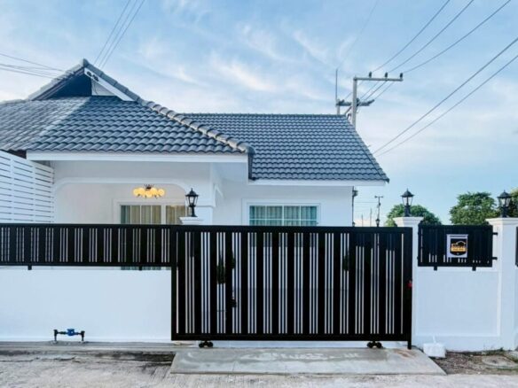 2-bedroom Corner Twin House in Raviporn2 Village, East Pattaya