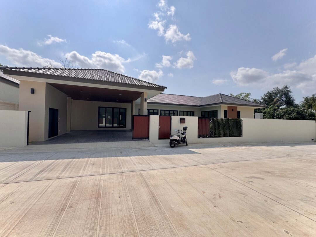 3-bedroom House with private pool (Unfurnished), Toongklom-Talman